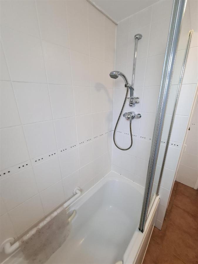3 Bedroom Apartment Coventry - Hosted By Coventry Accommodation Extérieur photo