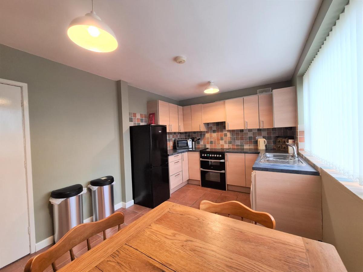 3 Bedroom Apartment Coventry - Hosted By Coventry Accommodation Extérieur photo