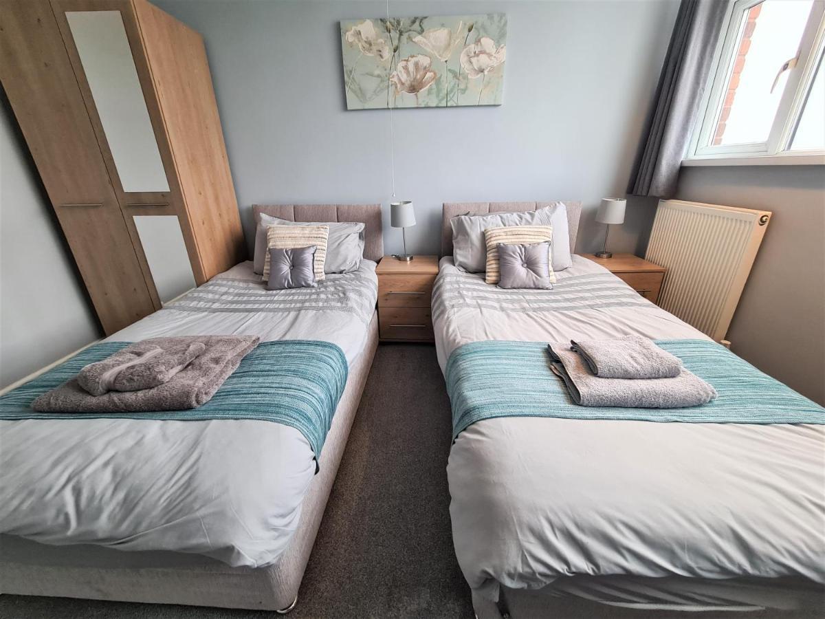 3 Bedroom Apartment Coventry - Hosted By Coventry Accommodation Extérieur photo