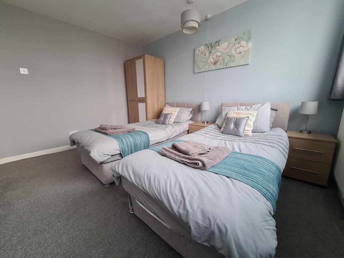 3 Bedroom Apartment Coventry - Hosted By Coventry Accommodation Extérieur photo