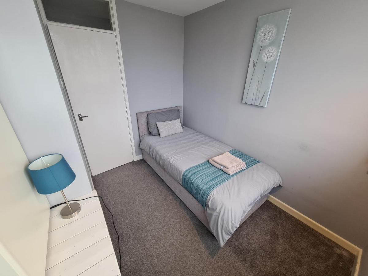 3 Bedroom Apartment Coventry - Hosted By Coventry Accommodation Extérieur photo