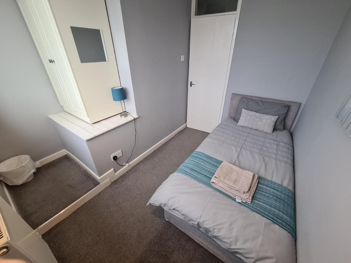 3 Bedroom Apartment Coventry - Hosted By Coventry Accommodation Extérieur photo